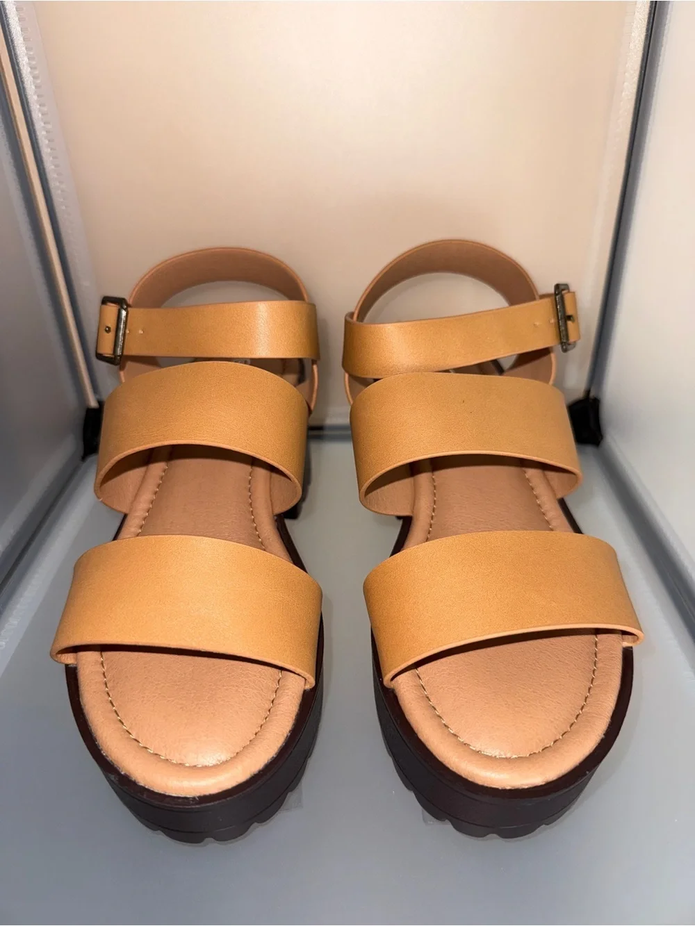 Forever Link Women’s Tan Strappy Buckle Platform Block Heel Sandals Size 6 New